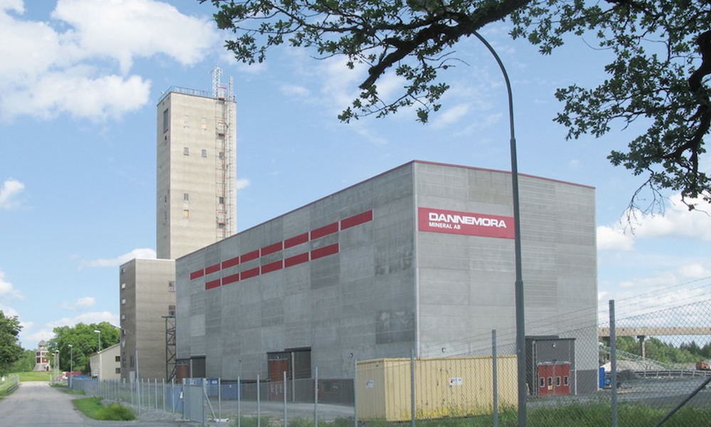 Den byggnadsminnesmärkta gruvlaven och det nya anrikningsverket. Foto: Jan af Geijerstam Dannemora gruva