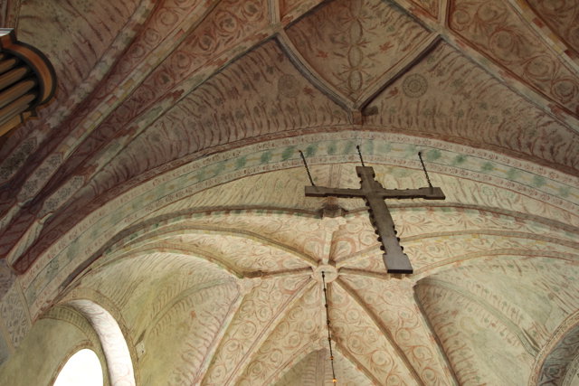 Årsunda kyrka, en medeltida kyrka i utandle Sandviken med kalkmåleri valven.JPG