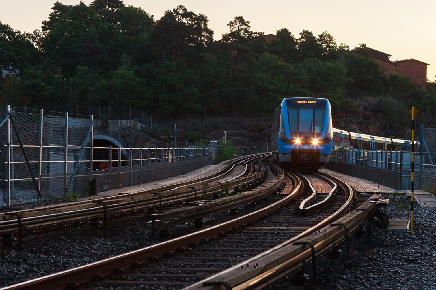 Tunnelbanetåg i kurva